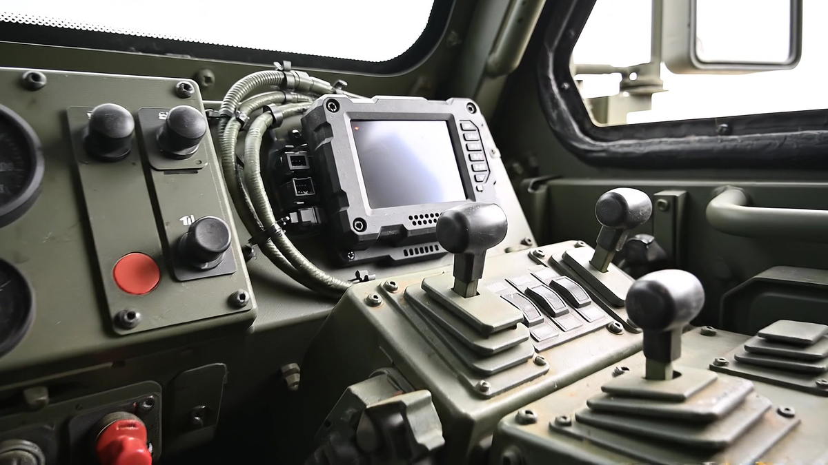 7-inch vehicle operator interface, Land (Land Domain), Unstrat
