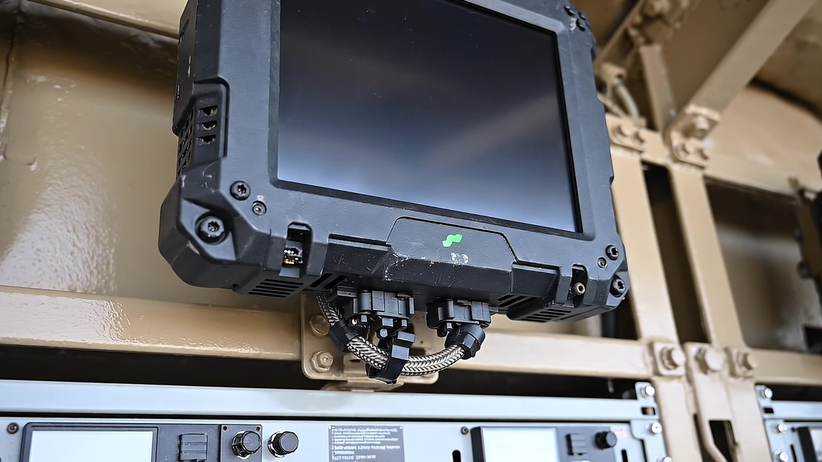 19-inch four-by-three field display, Land (Land Domain), Unstrat